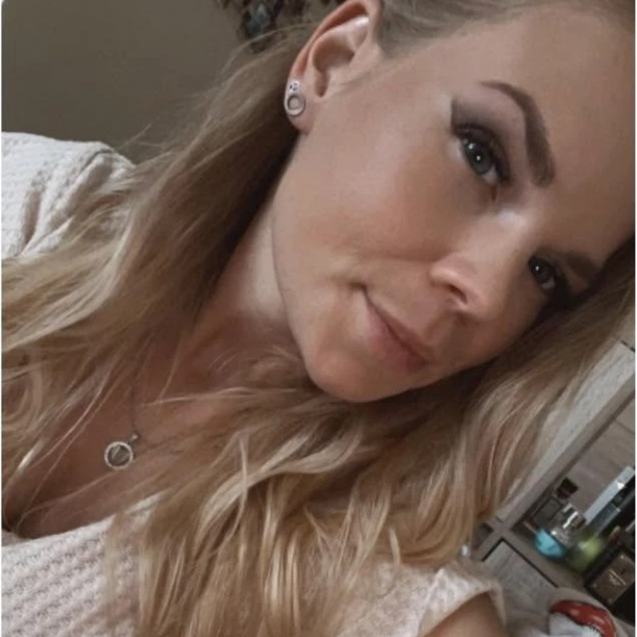 Ábrahám Fanni nail artist portréja